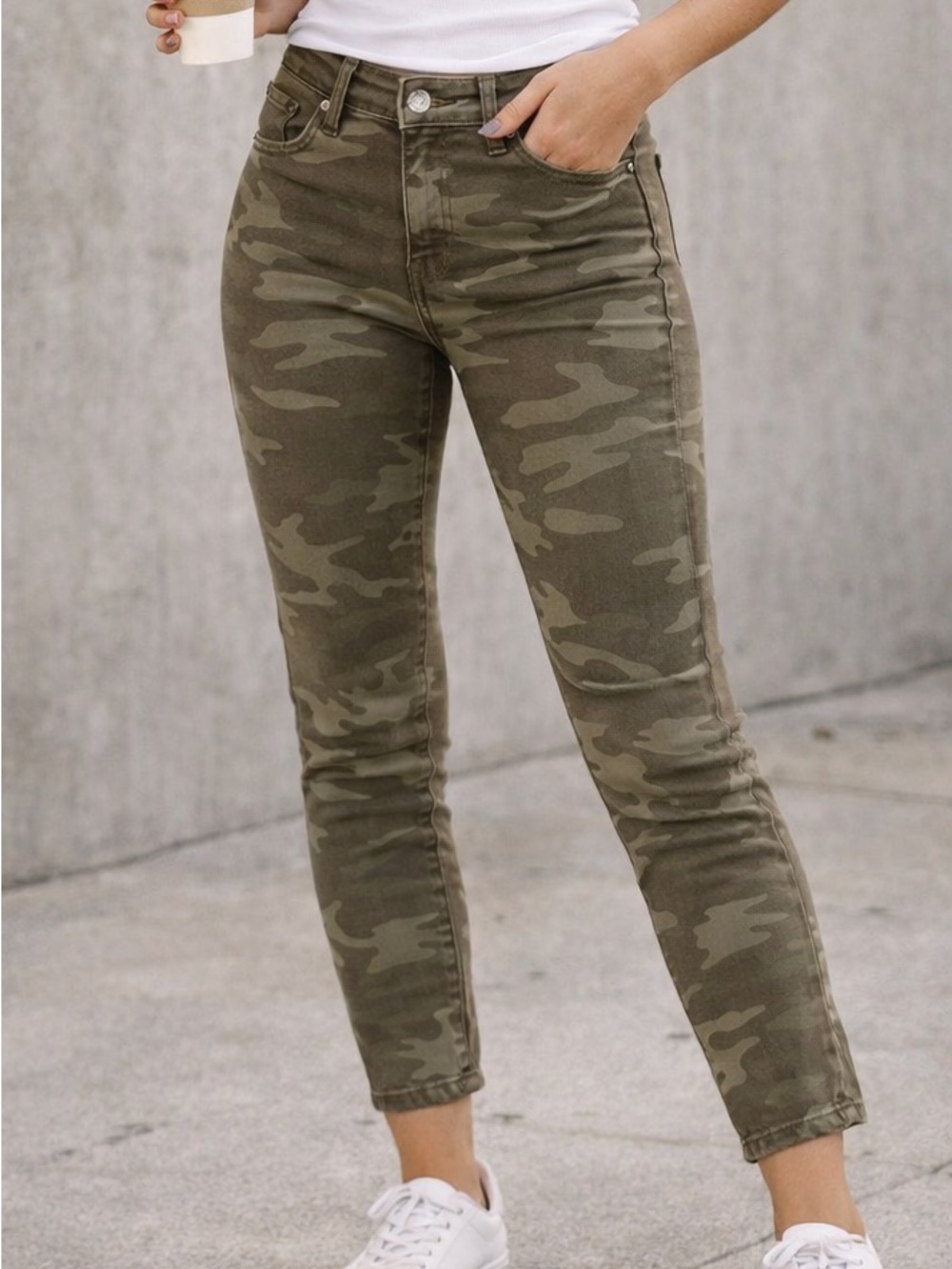 Levi’s 711 Skinny Camo Jeans Size 28 Mid Rise Stretch